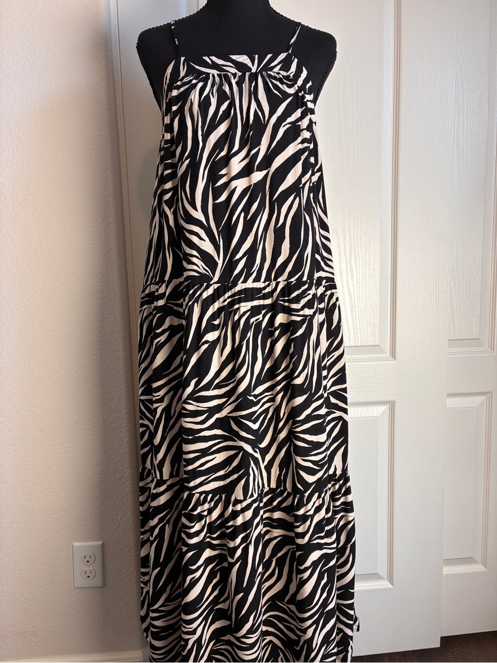 Time and Tru Black and Cream Zebra Print Maxi Dress w/ pockets!